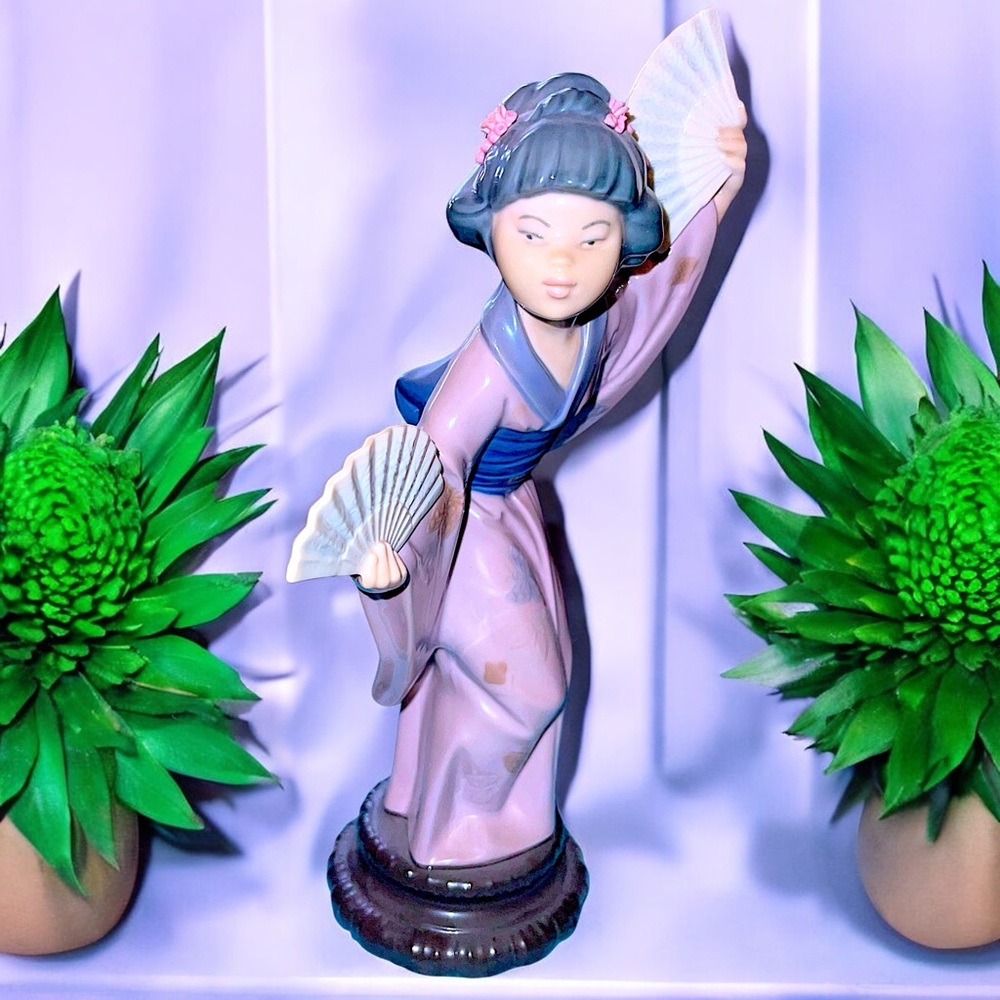 Retired Lladró Madame Butterfly - Japanese Girl With Fan Figurine #4991 - Picture 13 of 16